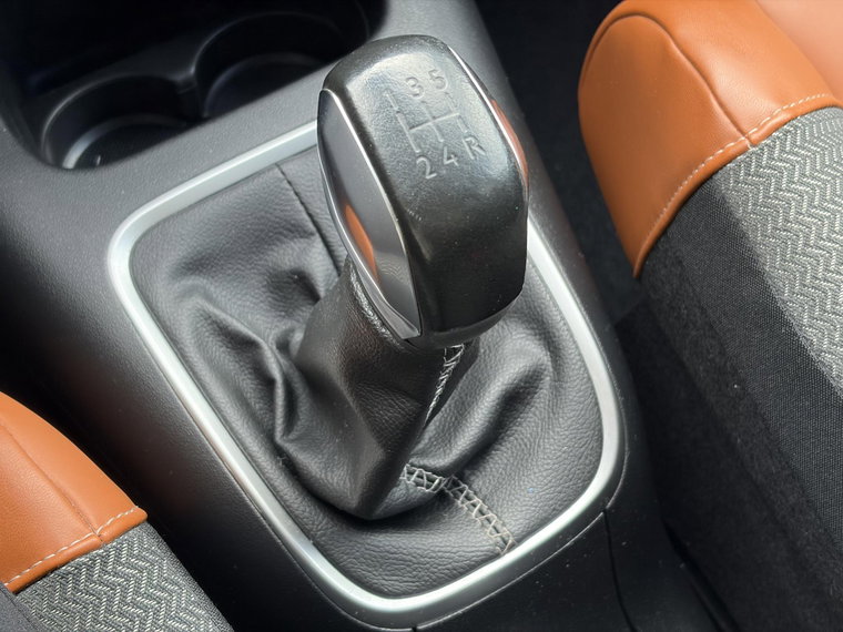 Vehicle Image 23