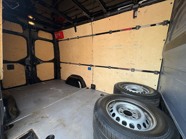 Vehicle Image 26