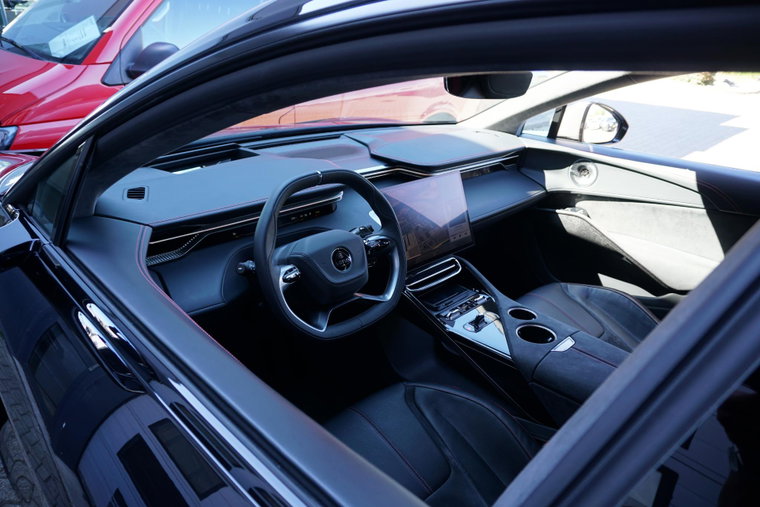 Vehicle Image 32