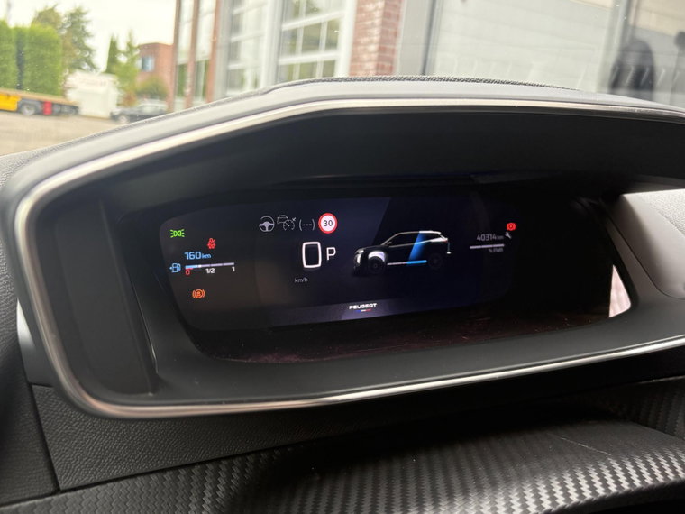 Vehicle Image 25