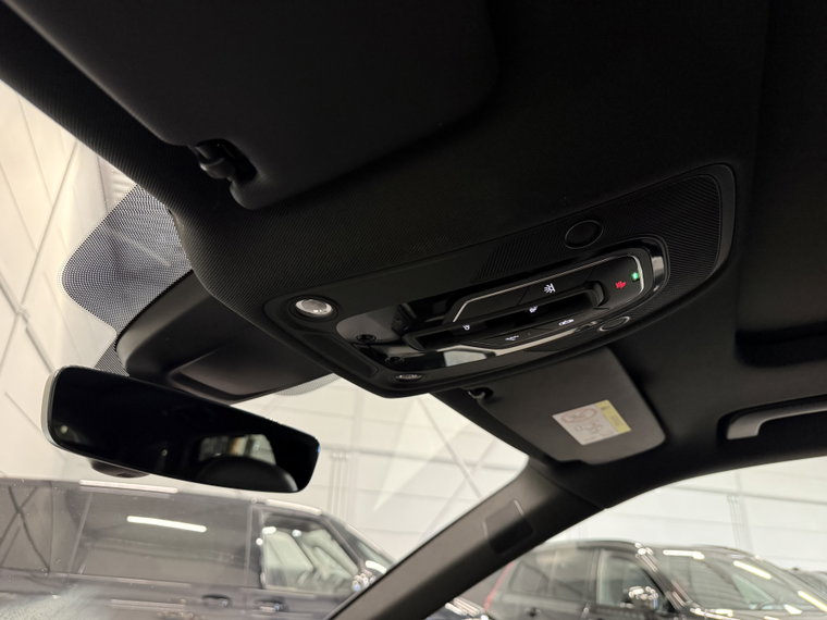 Vehicle Image 37