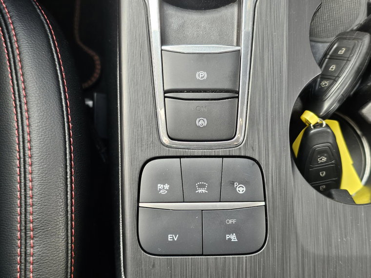 Vehicle Image 32