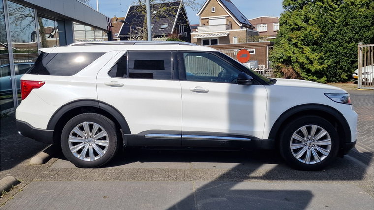 Vehicle Image 32