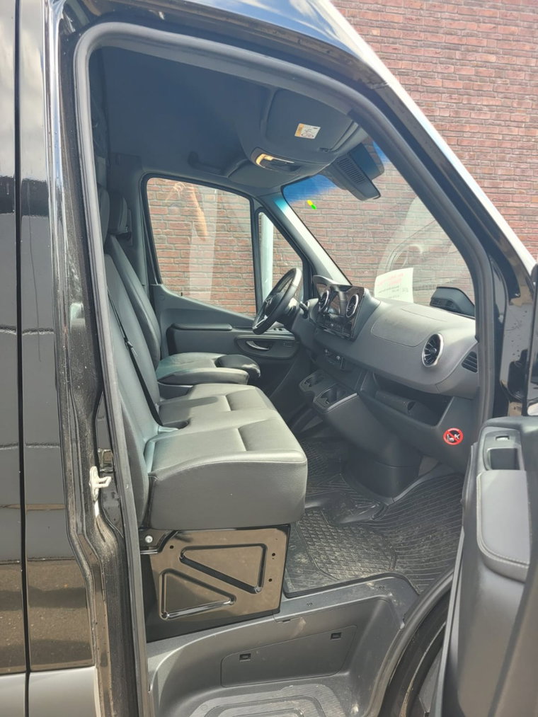 Vehicle Image 28