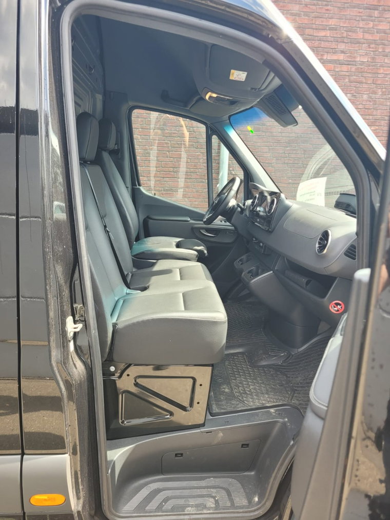 Vehicle Image 29