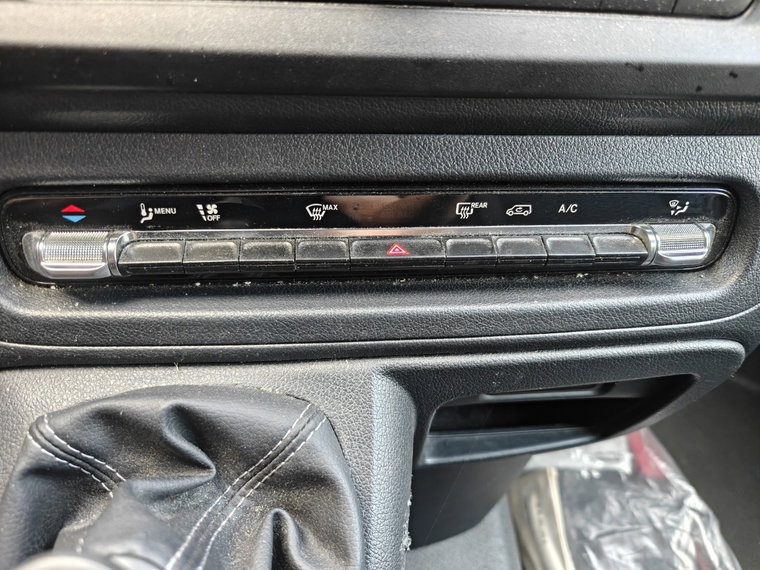 Vehicle Image 27