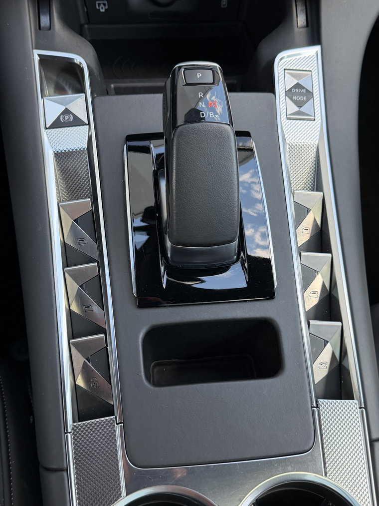 Vehicle Image 24
