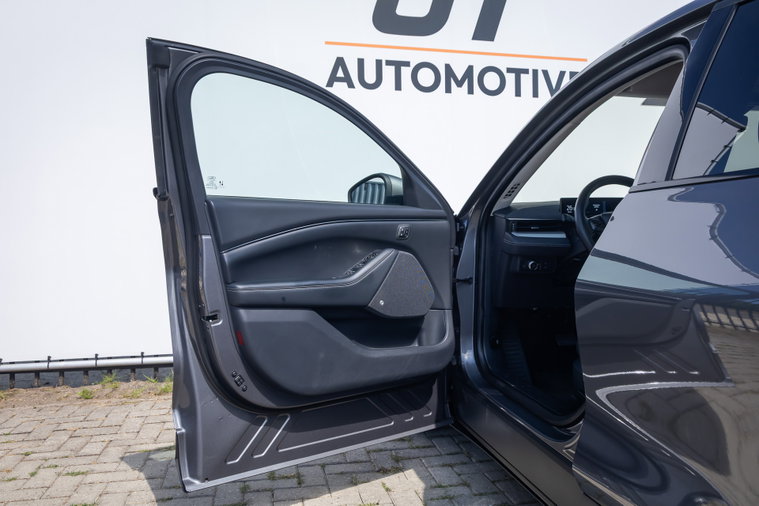 Vehicle Image 37