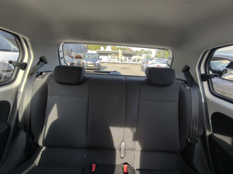 Vehicle Image 16