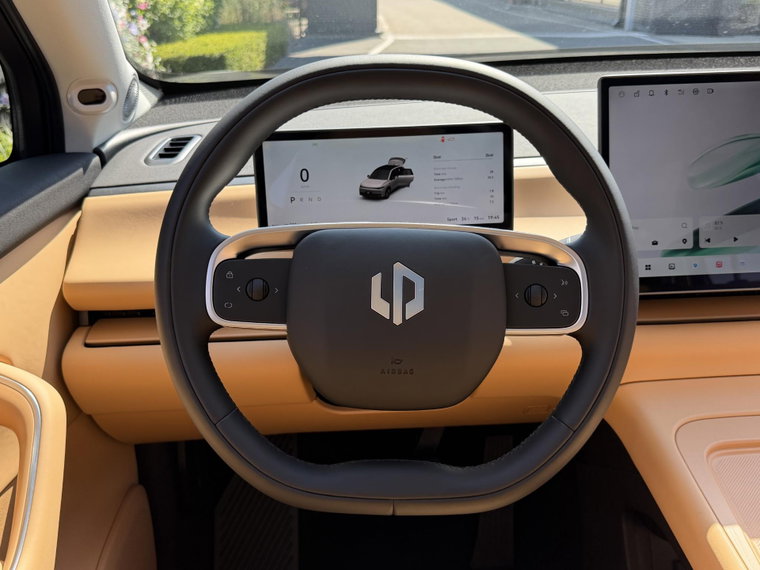 Vehicle Image 22