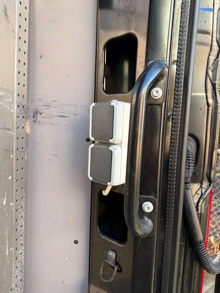 Vehicle Image 25