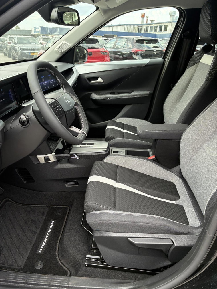 Vehicle Image 30