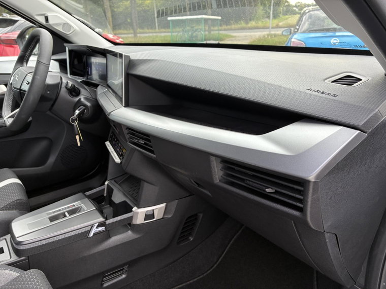 Vehicle Image 34