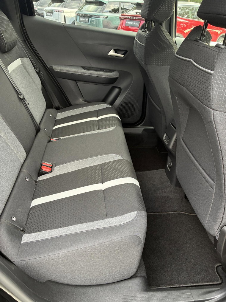 Vehicle Image 38