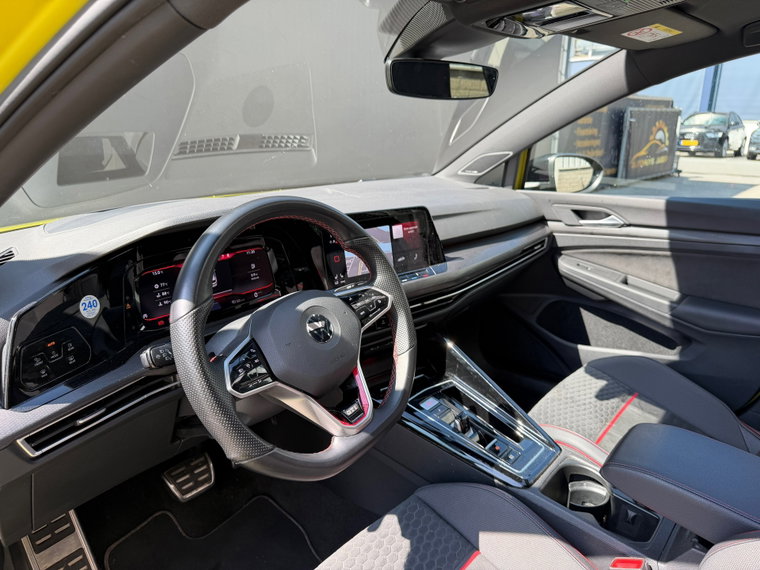 Vehicle Image 37