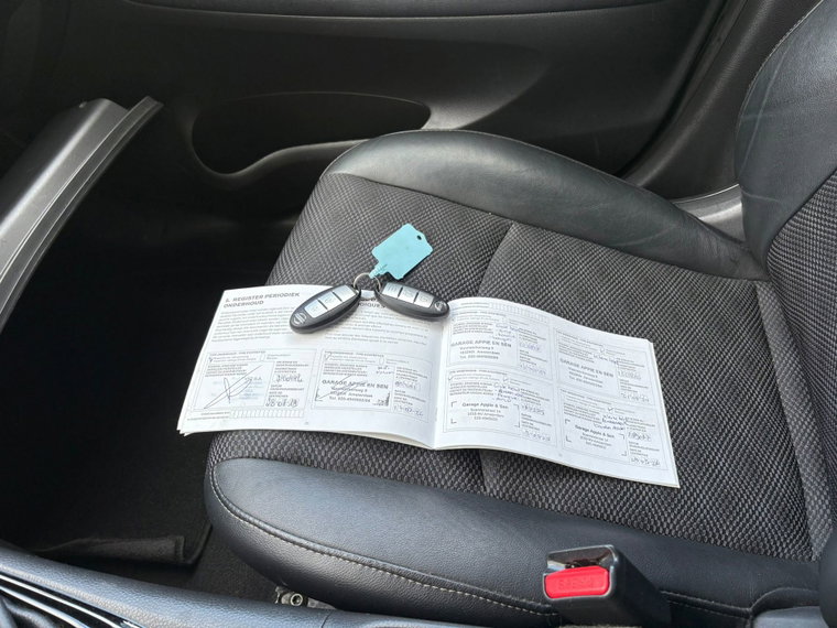 Vehicle Image 16