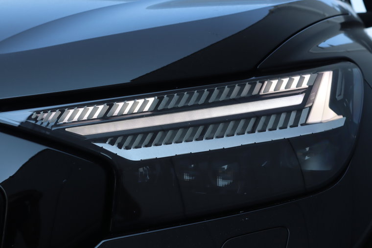 Vehicle Image 32
