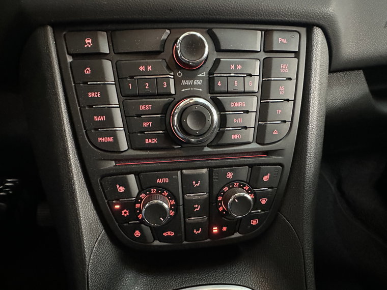 Vehicle Image 25