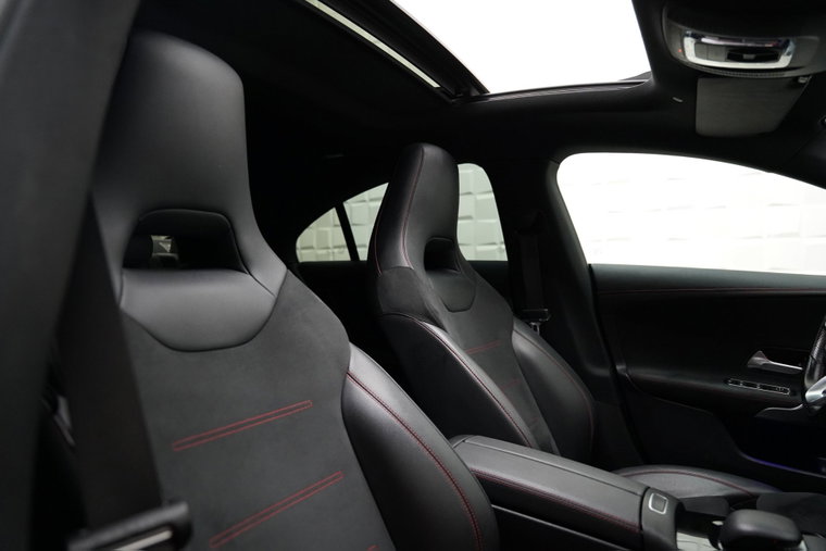 Vehicle Image 32