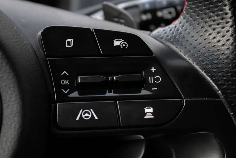 Vehicle Image 25