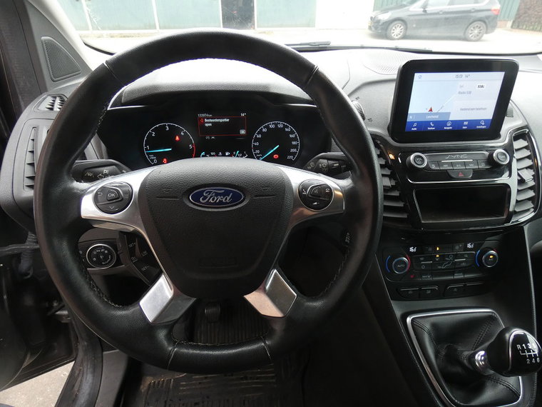 Vehicle Image 13
