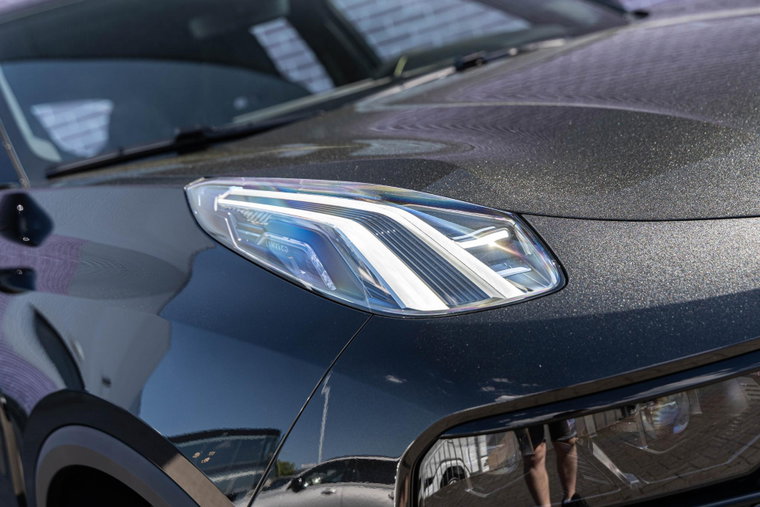 Vehicle Image 9