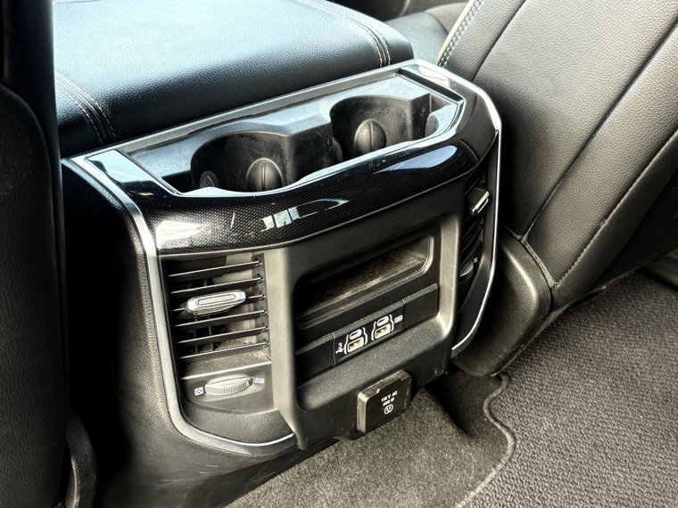 Vehicle Image 26