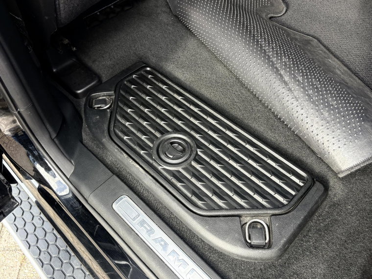 Vehicle Image 33