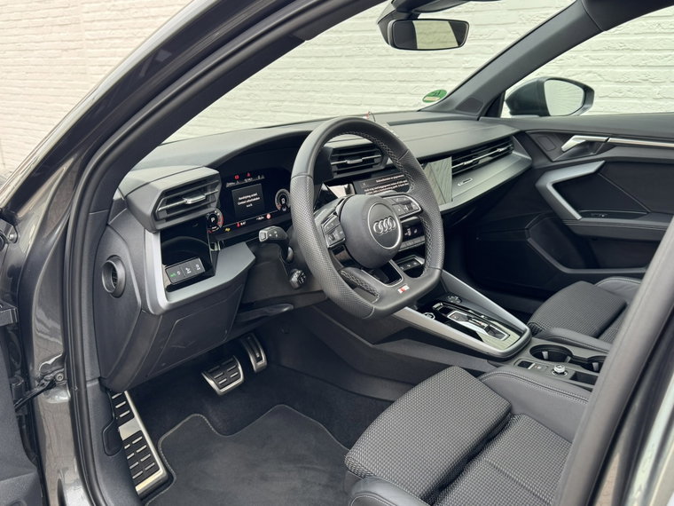 Vehicle Image 25