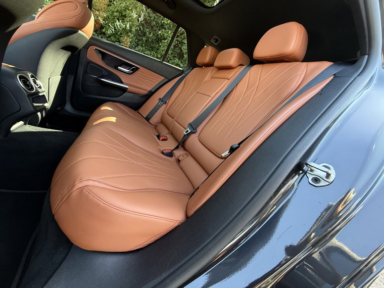Vehicle Image 33