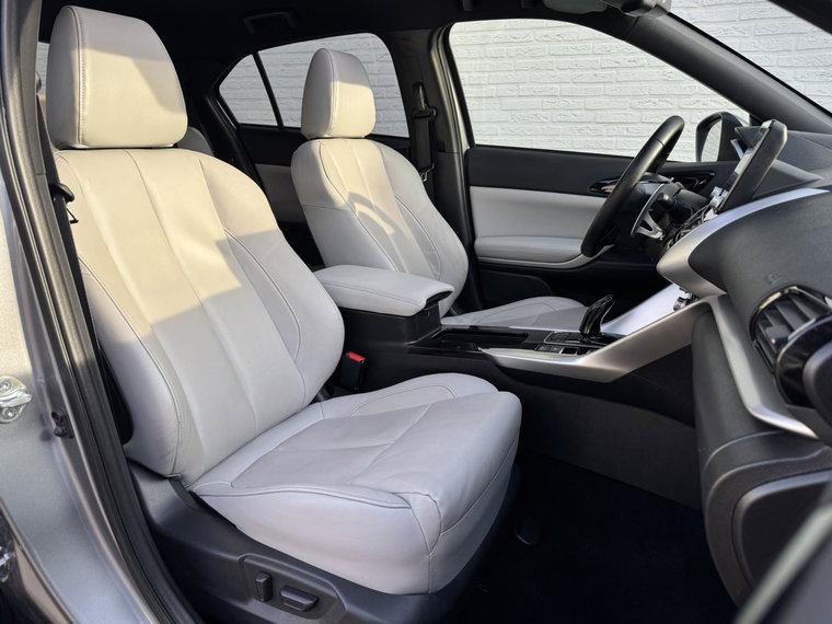 Vehicle Image 38