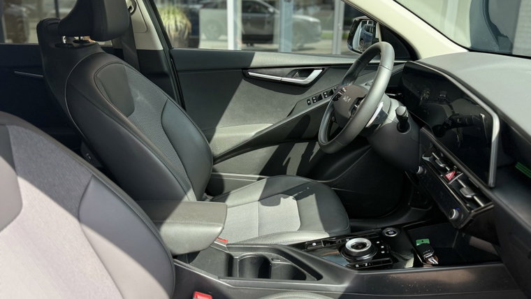 Vehicle Image 22