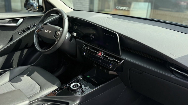 Vehicle Image 23