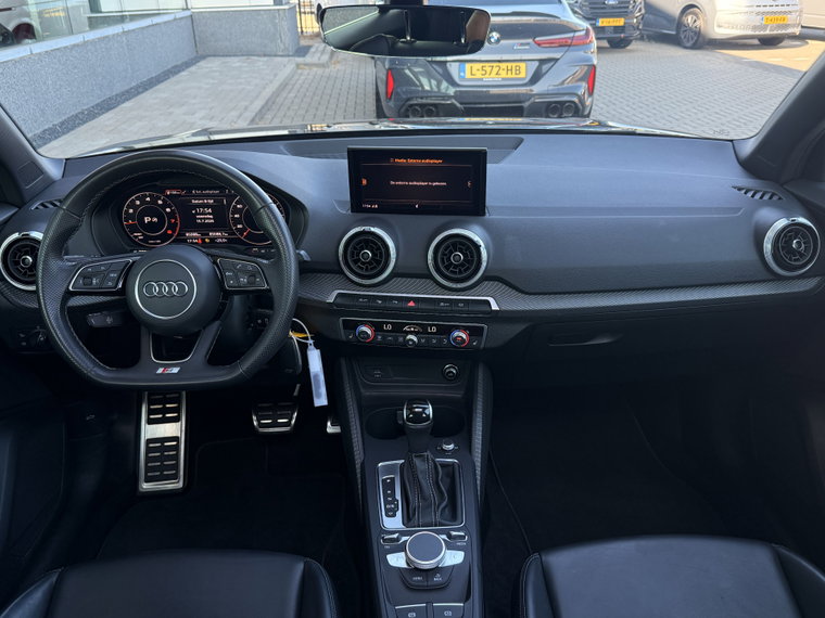 Vehicle Image 17