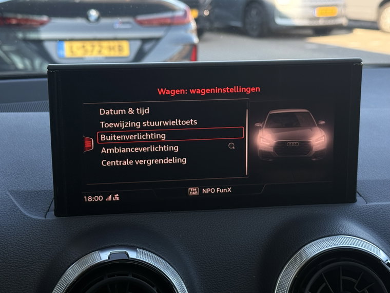 Vehicle Image 28