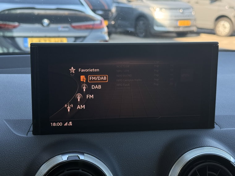Vehicle Image 32
