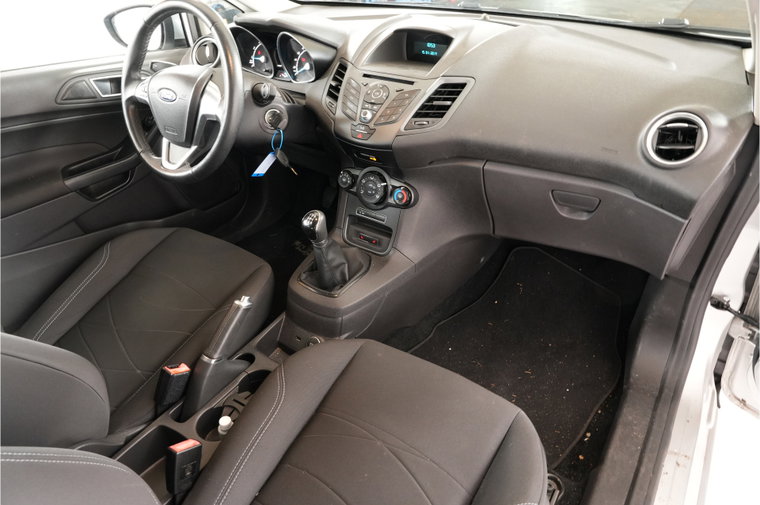 Vehicle Image 13