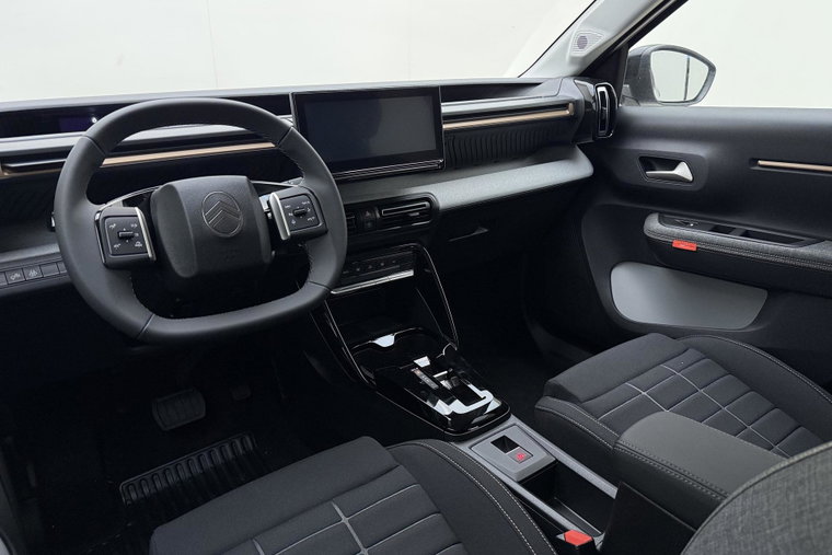 Vehicle Image 16