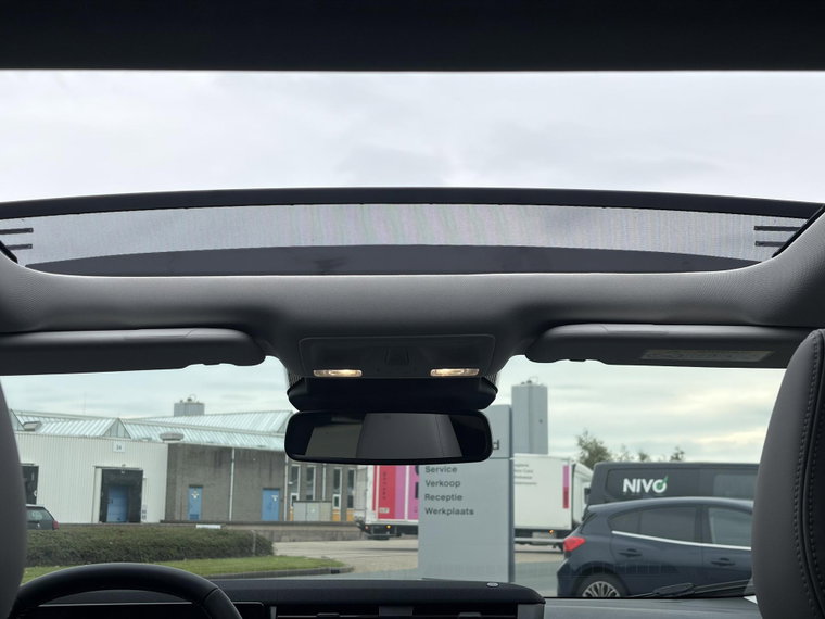 Vehicle Image 32