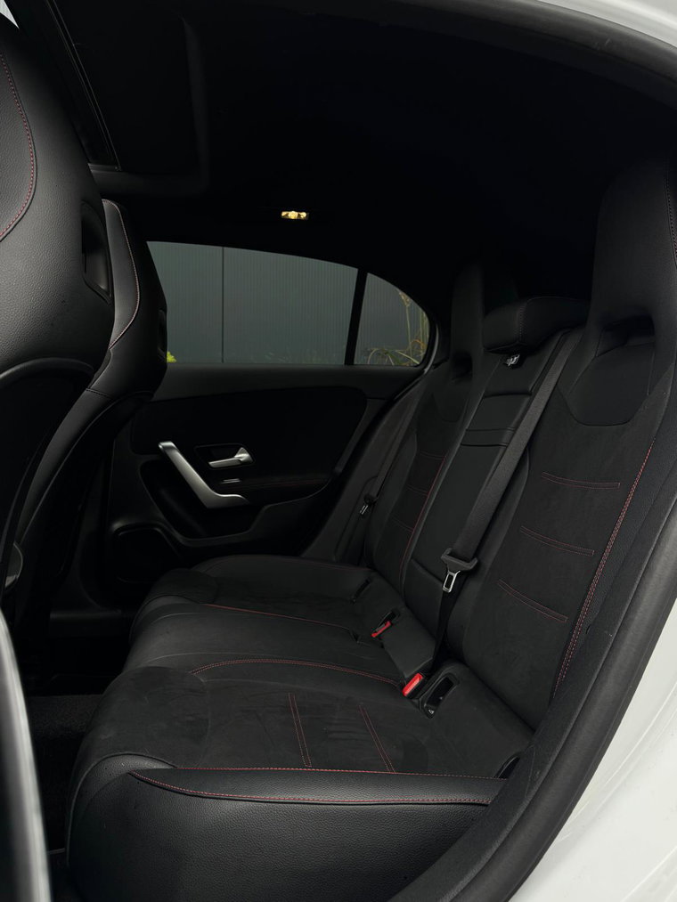 Vehicle Image 25