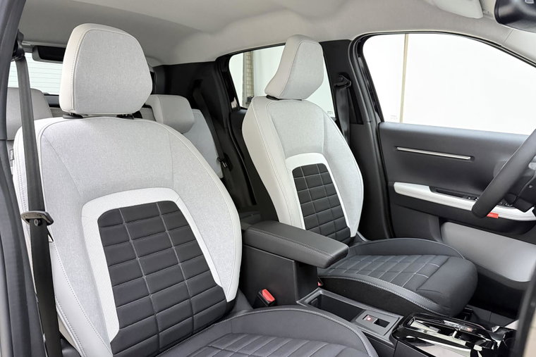 Vehicle Image 16