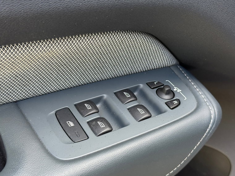 Vehicle Image 28