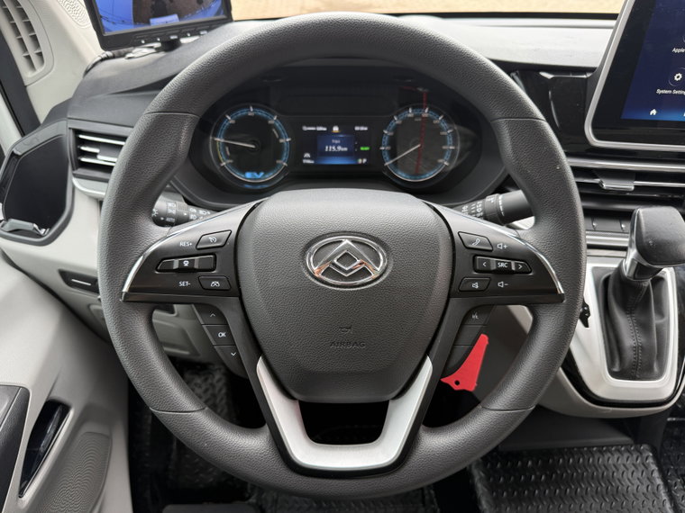 Vehicle Image 25