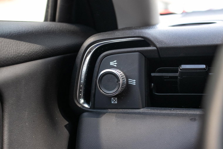 Vehicle Image 28
