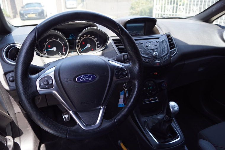 Vehicle Image 9