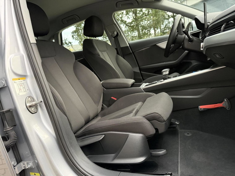 Vehicle Image 25