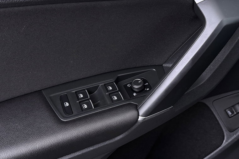 Vehicle Image 35