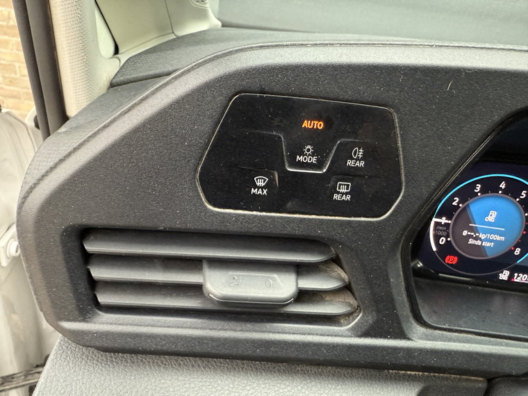 Vehicle Image 35