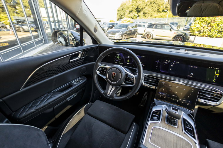 Vehicle Image 4