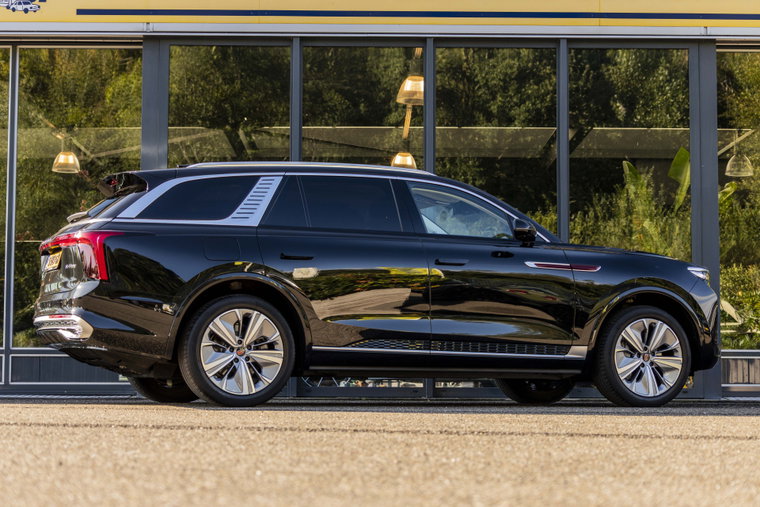 Vehicle Image 9